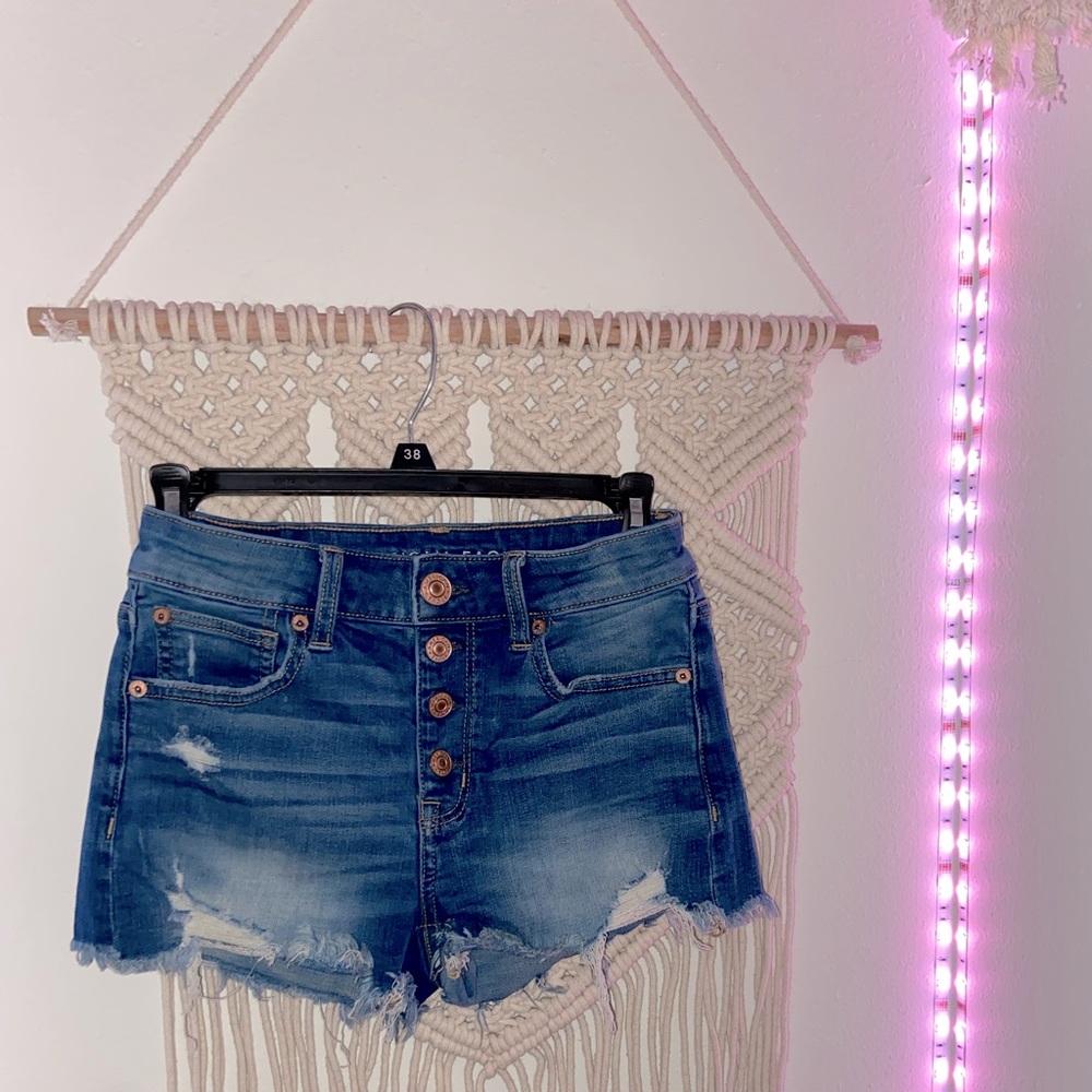 Dark Wash High Waisted Jean Shorts
American Eagle
Size 0
